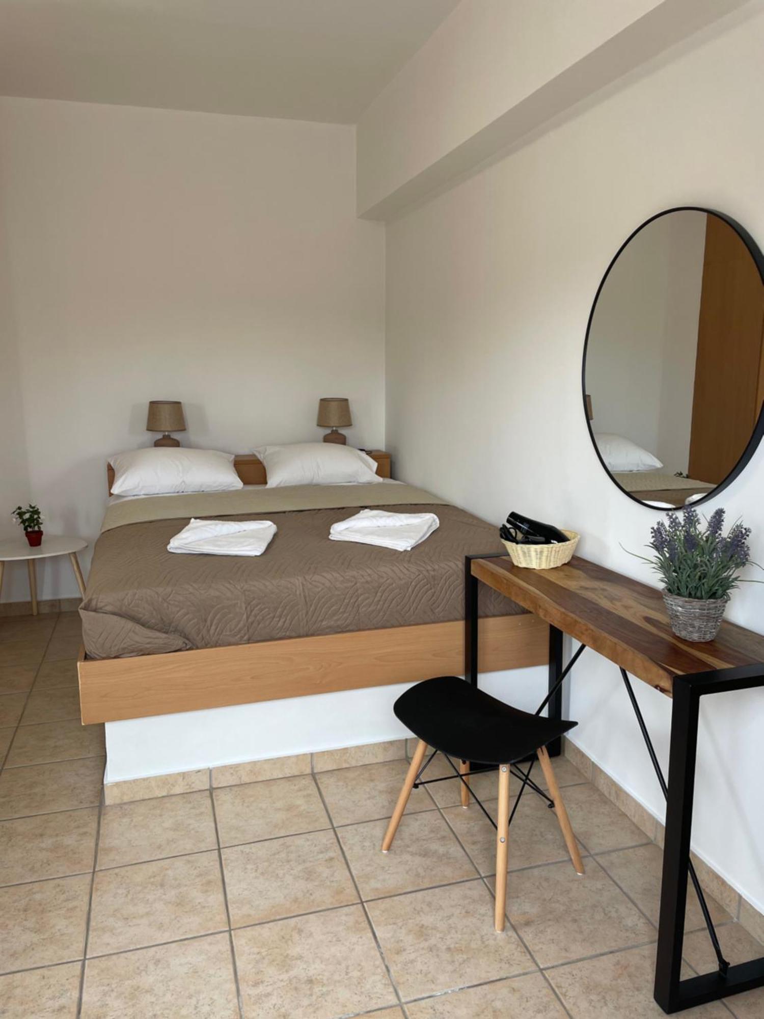 Mini Art Apartments Gerani  Eksteriør bilde